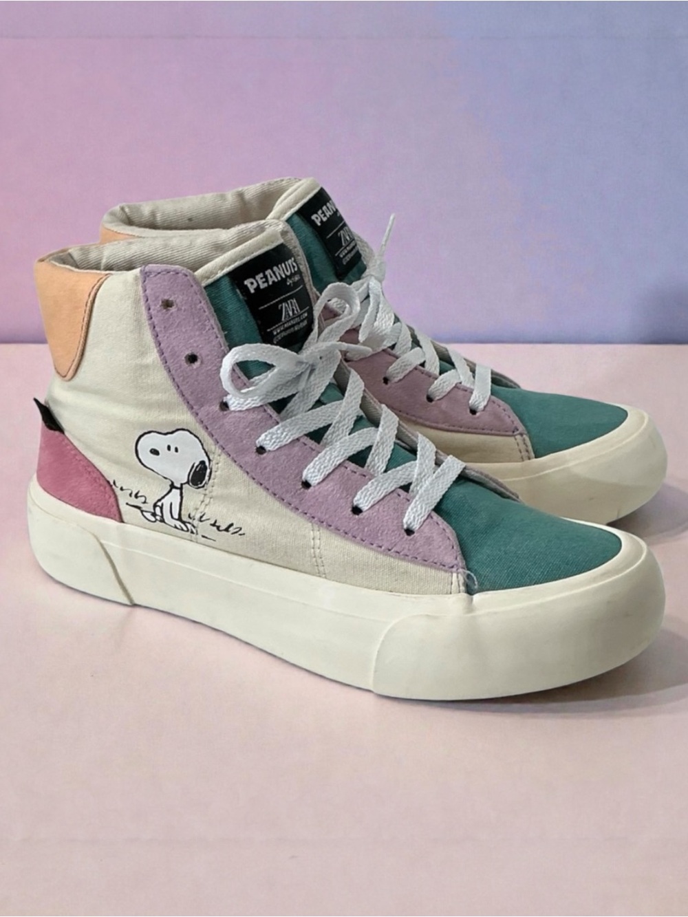 Peanuts by Schult Snoopy High Top Shoes Size 3.5 (EU 34)